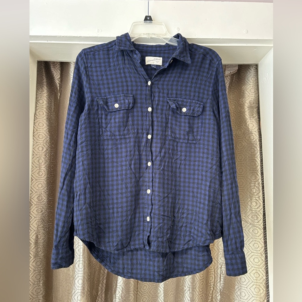 Universal Thread button Down shirt size M